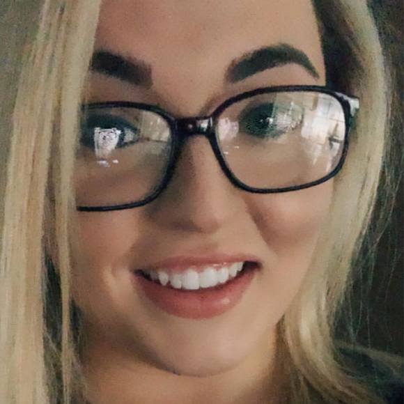 Meet your Posher, Danielle - Picture 1 of 1